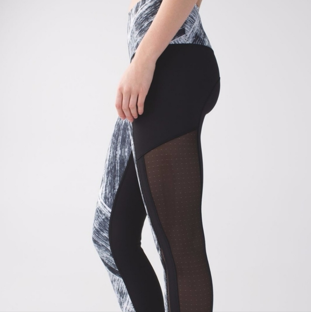 Lululemon Hot to Street Crop